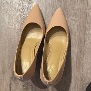 Michael Kors Tan Pointed-Toe Flats Versatile Design